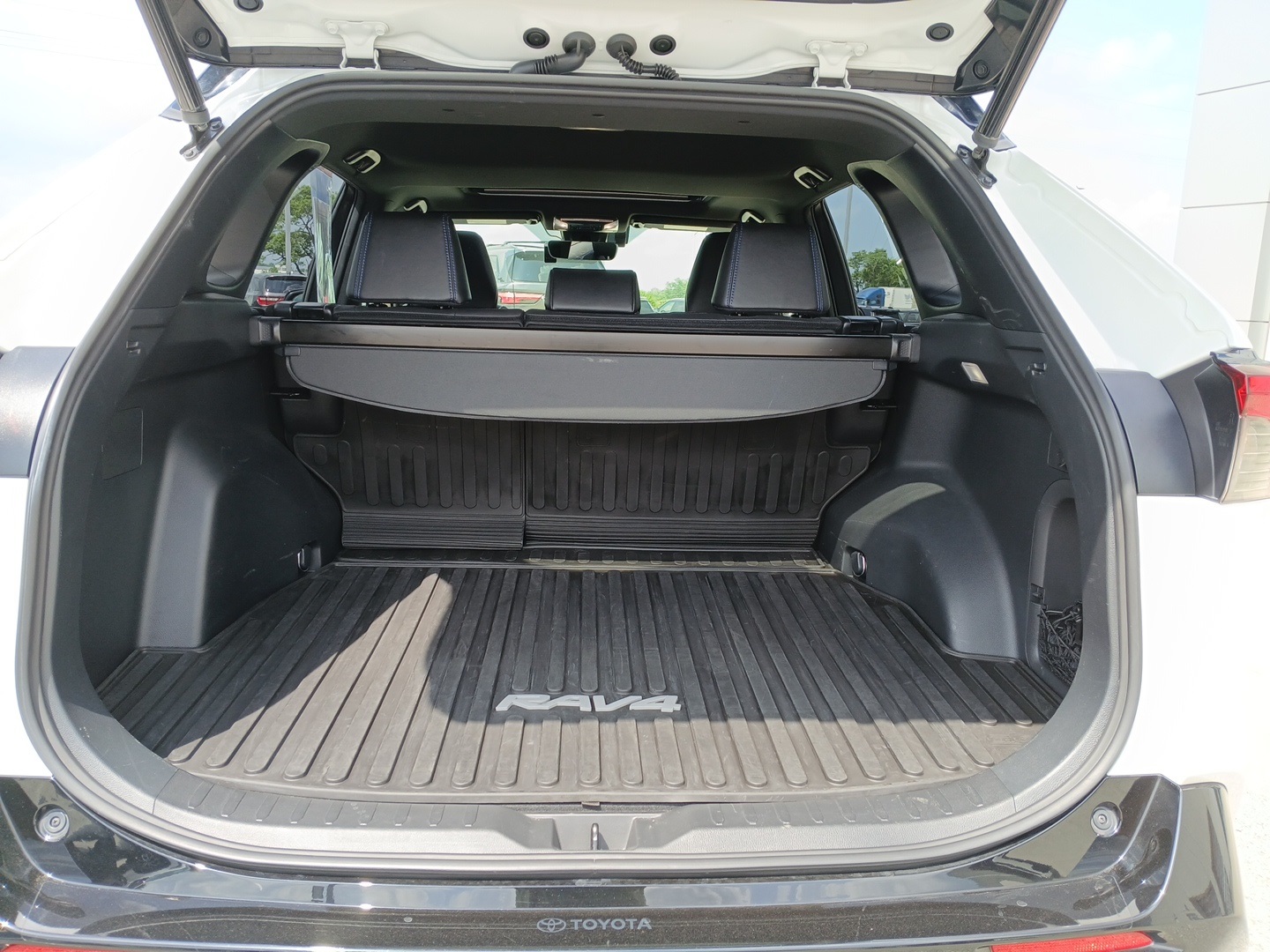 used 2022 Toyota RAV4 Hybrid car, priced at $35,878