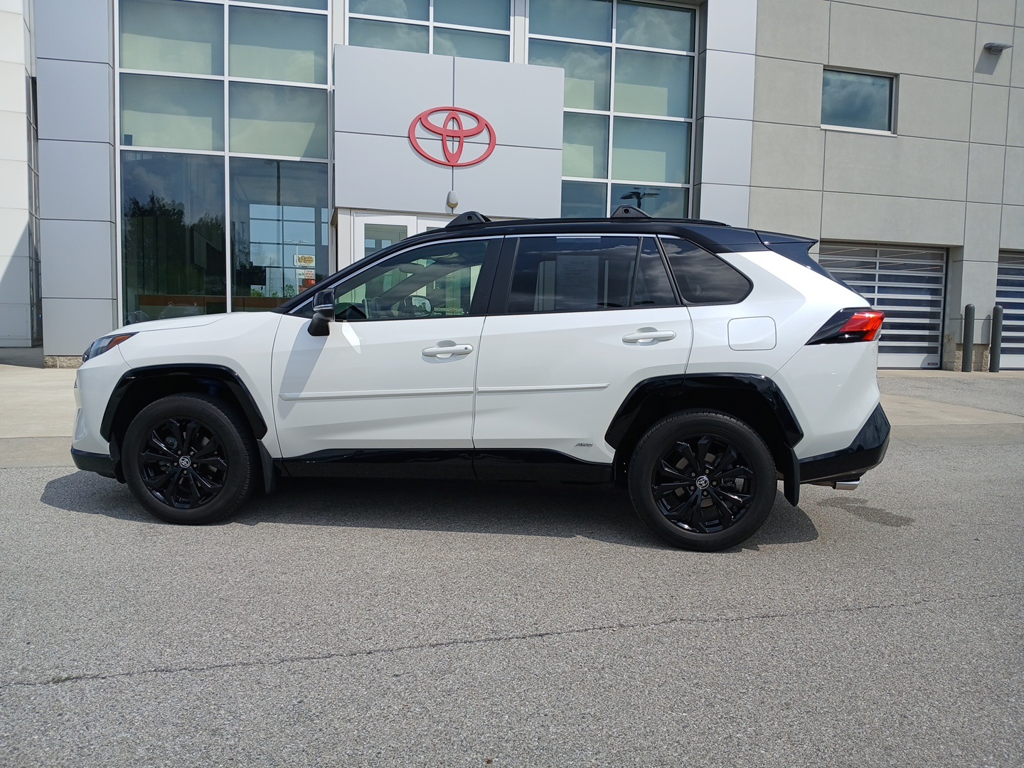 used 2022 Toyota RAV4 Hybrid car, priced at $35,878