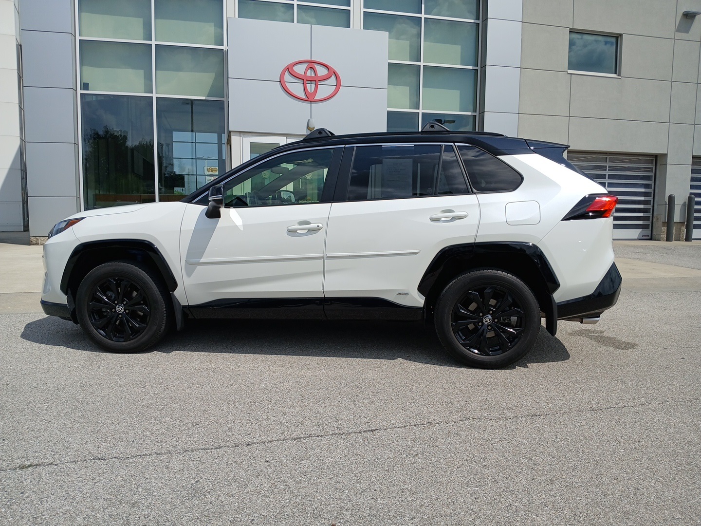 used 2022 Toyota RAV4 Hybrid car, priced at $35,878