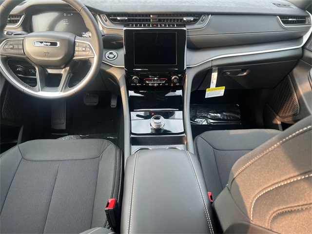 new 2025 Jeep Grand Cherokee car, priced at $37,514