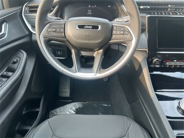 new 2025 Jeep Grand Cherokee car, priced at $37,514