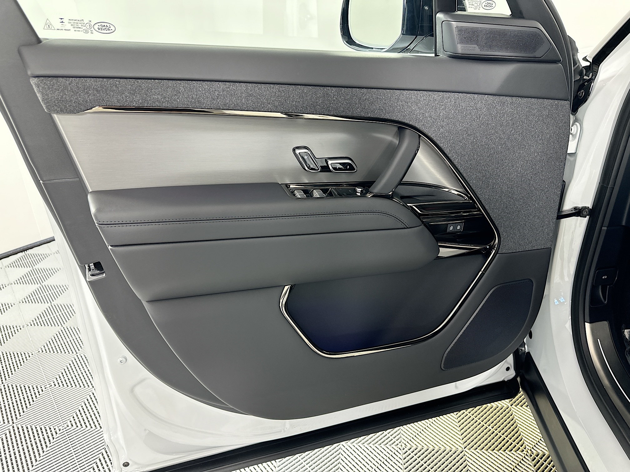 new 2025 Land Rover Range Rover Sport car