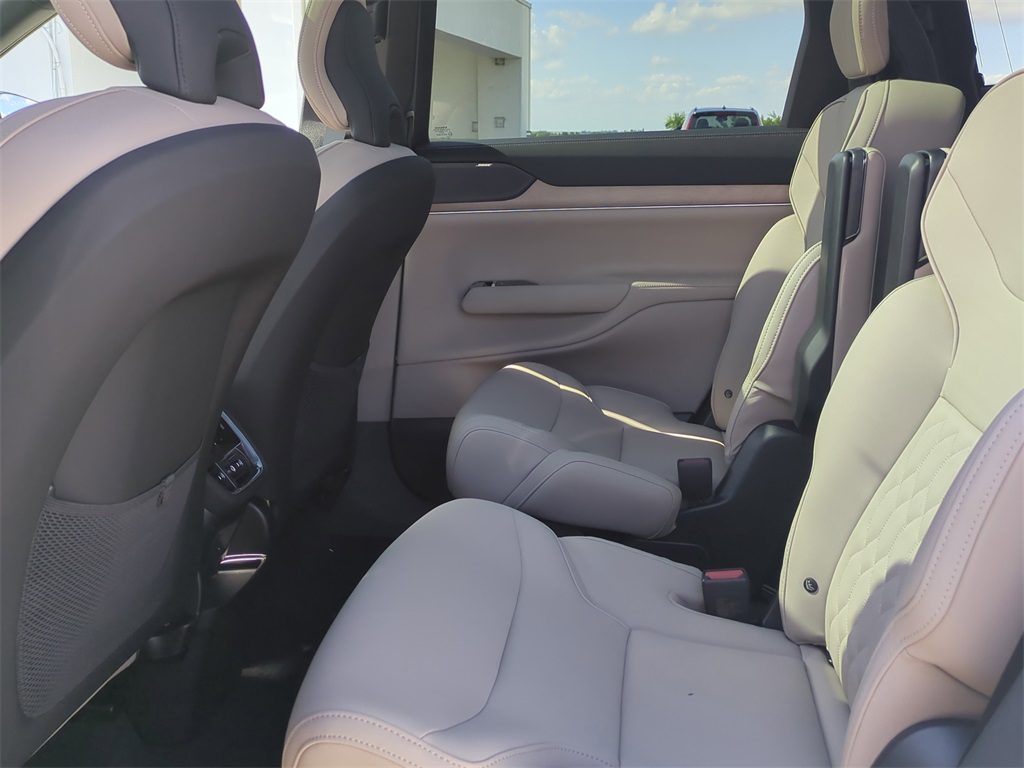 new 2025 Volvo EX90 car, priced at $77,350