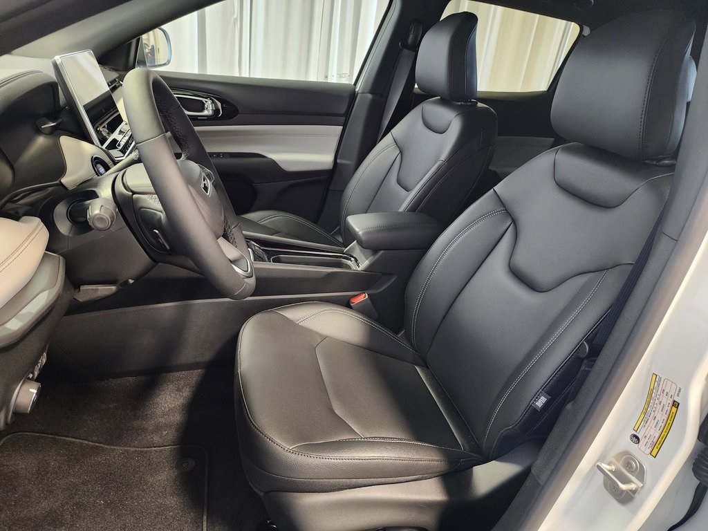 new 2025 Jeep Compass car, priced at $32,131
