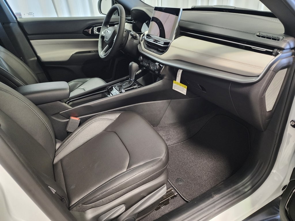 new 2025 Jeep Compass car, priced at $32,131