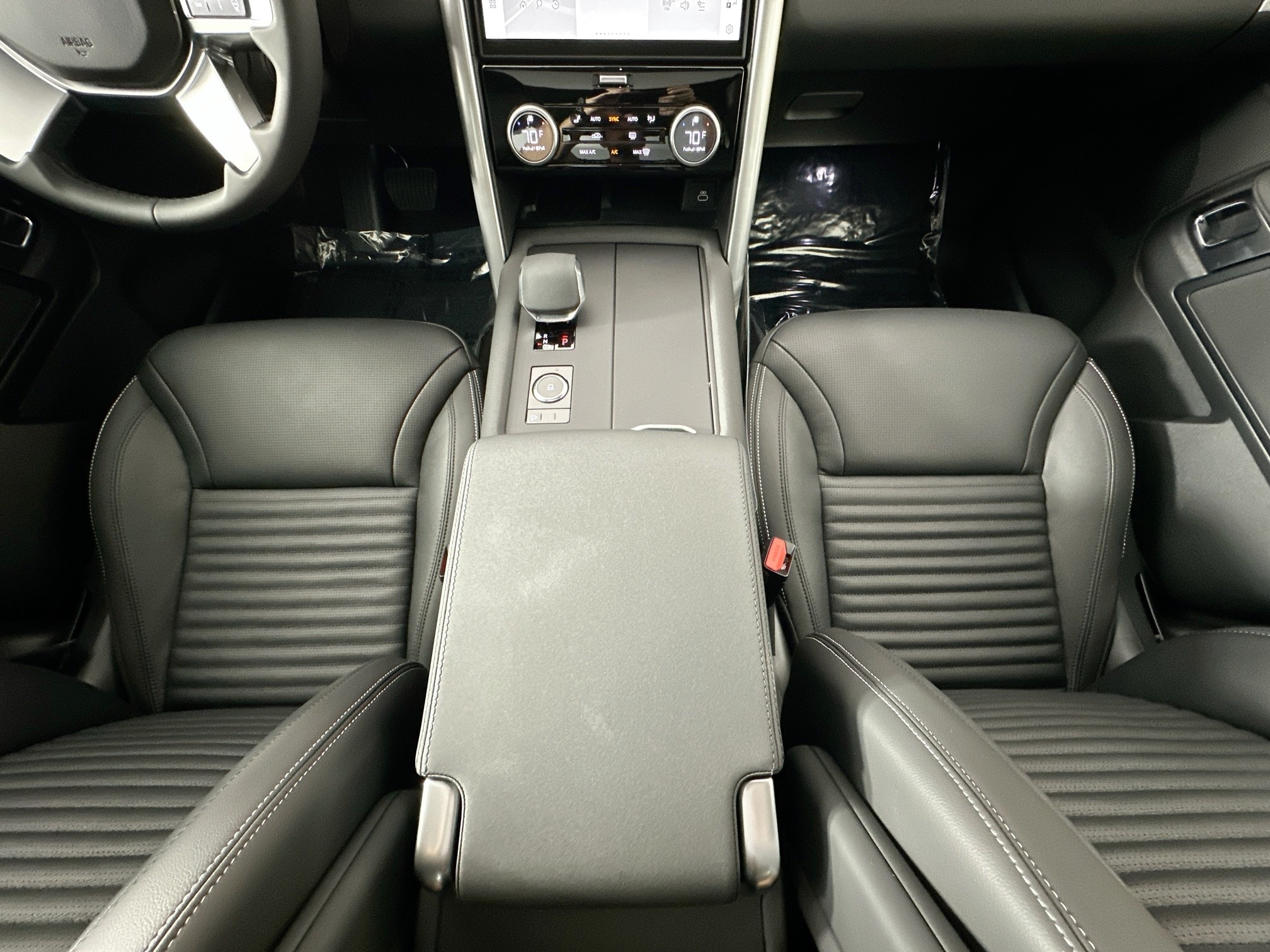 used 2025 Land Rover Discovery car, priced at $63,449