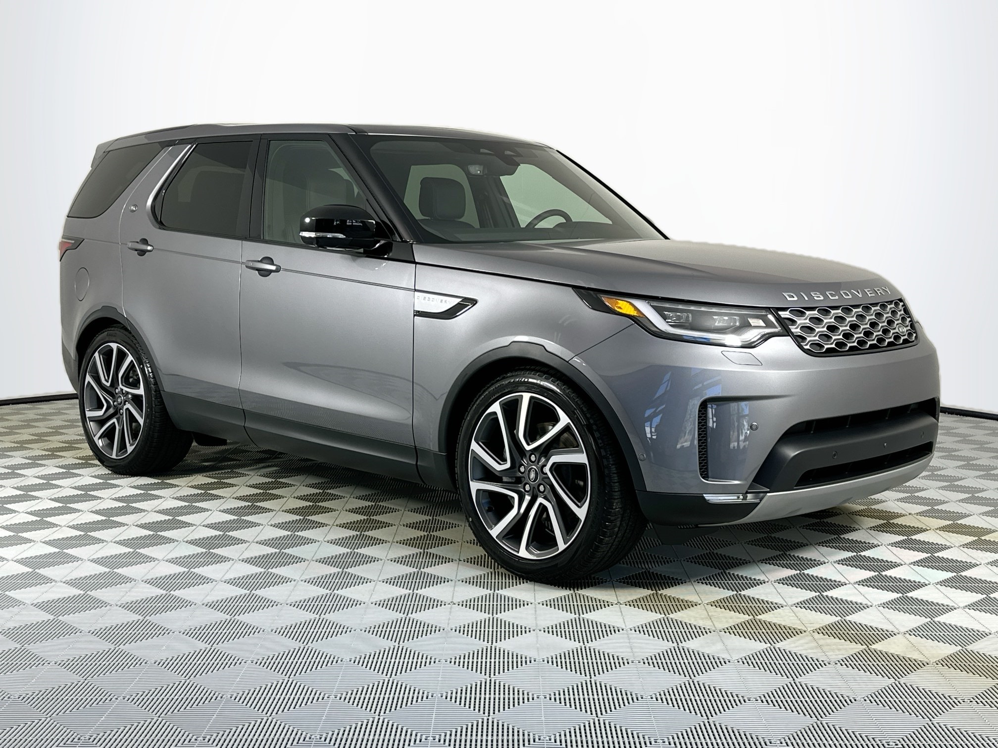 used 2025 Land Rover Discovery car, priced at $63,449