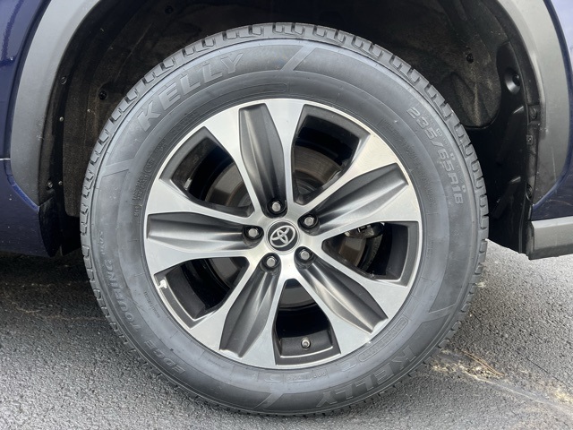 used 2022 Toyota Highlander car, priced at $36,250