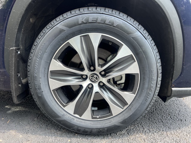 used 2022 Toyota Highlander car, priced at $36,250