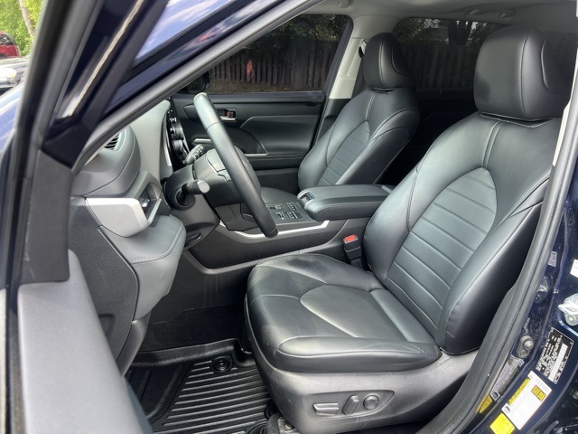used 2022 Toyota Highlander car, priced at $36,250