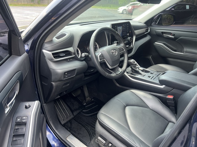 used 2022 Toyota Highlander car, priced at $36,250