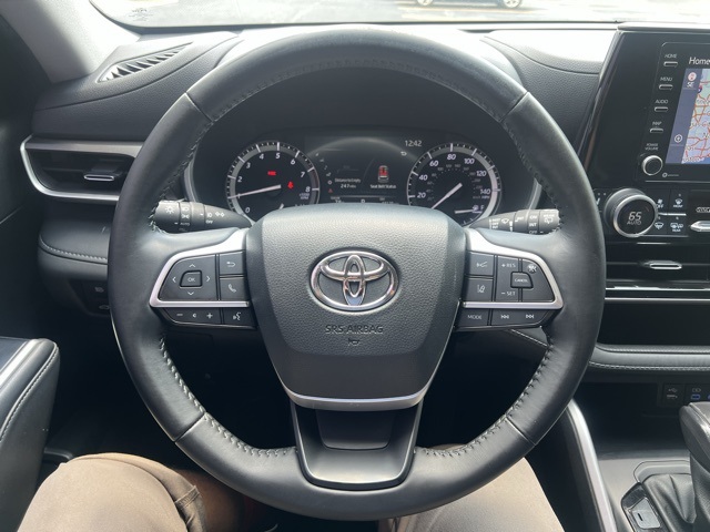 used 2022 Toyota Highlander car, priced at $36,250