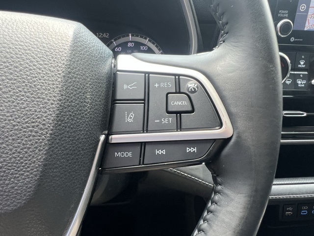 used 2022 Toyota Highlander car, priced at $36,250