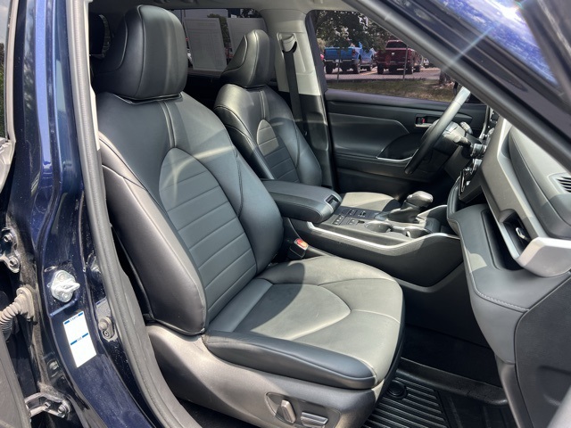 used 2022 Toyota Highlander car, priced at $36,250
