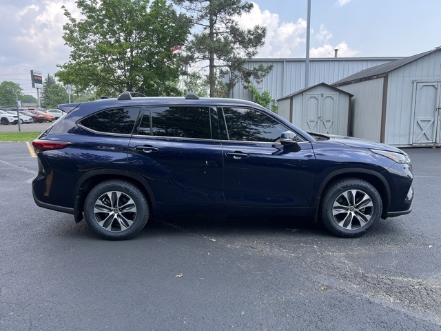 used 2022 Toyota Highlander car, priced at $36,250