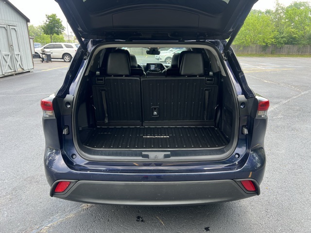 used 2022 Toyota Highlander car, priced at $36,250