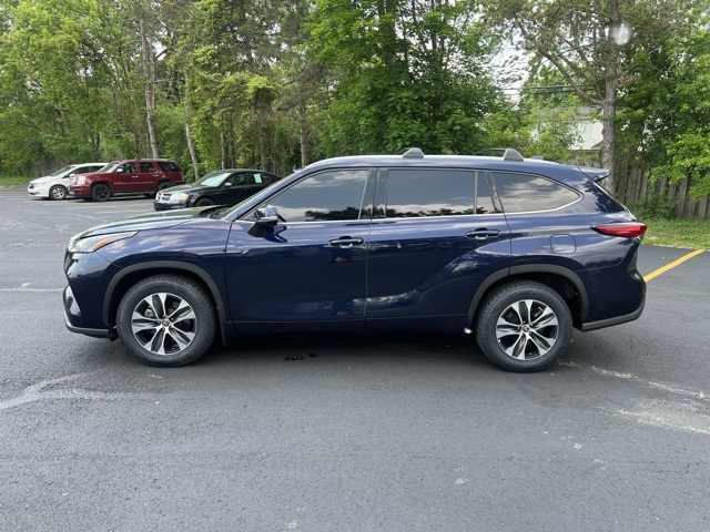 used 2022 Toyota Highlander car, priced at $36,250
