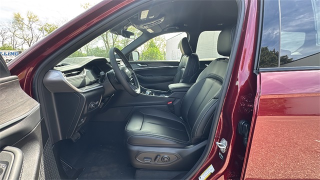 new 2025 Jeep Grand Cherokee L car, priced at $48,215