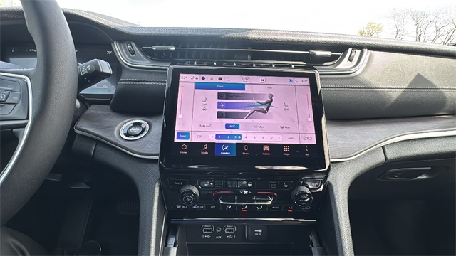 new 2025 Jeep Grand Cherokee L car, priced at $48,215