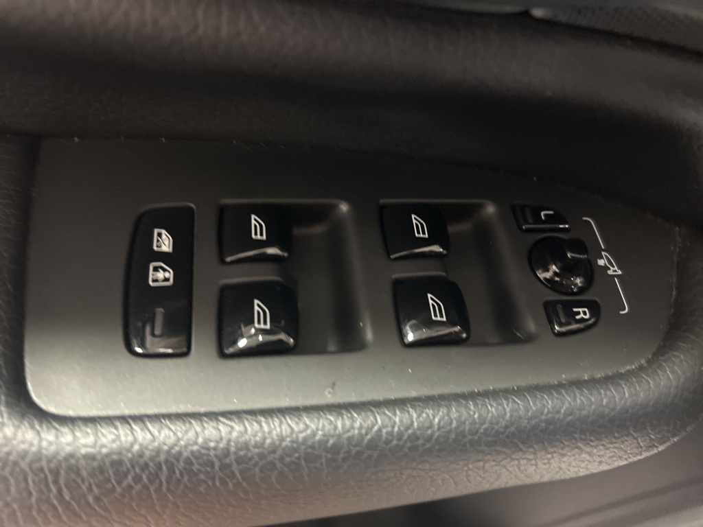 used 2022 Volvo XC90 car, priced at $29,390