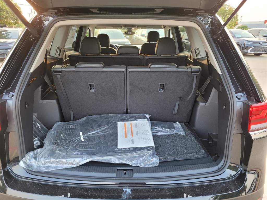 new 2026 Volkswagen Atlas car, priced at $41,386