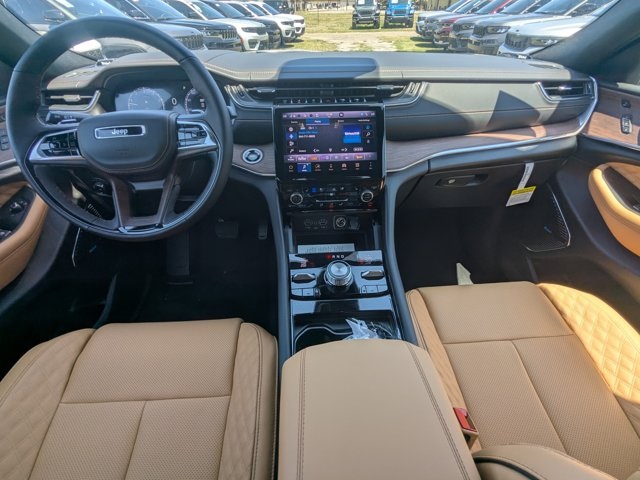 new 2025 Jeep Grand Cherokee car, priced at $56,560
