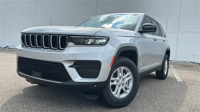 new 2025 Jeep Grand Cherokee car, priced at $42,179