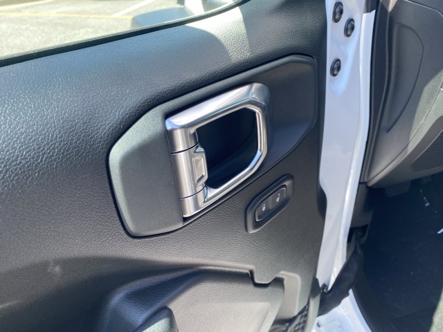 new 2025 Jeep Wrangler car, priced at $30,153