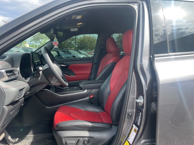 used 2021 Toyota Highlander car, priced at $36,239