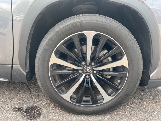 used 2021 Toyota Highlander car, priced at $36,239