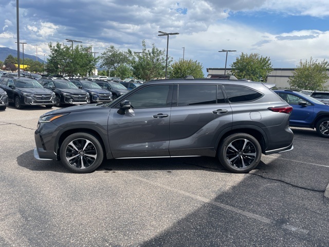 used 2021 Toyota Highlander car, priced at $36,239