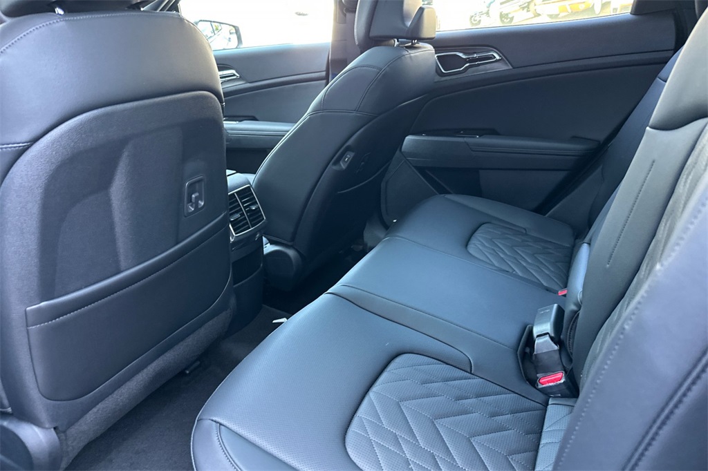 new 2025 Kia Sportage Plug-In Hybrid car, priced at $42,075