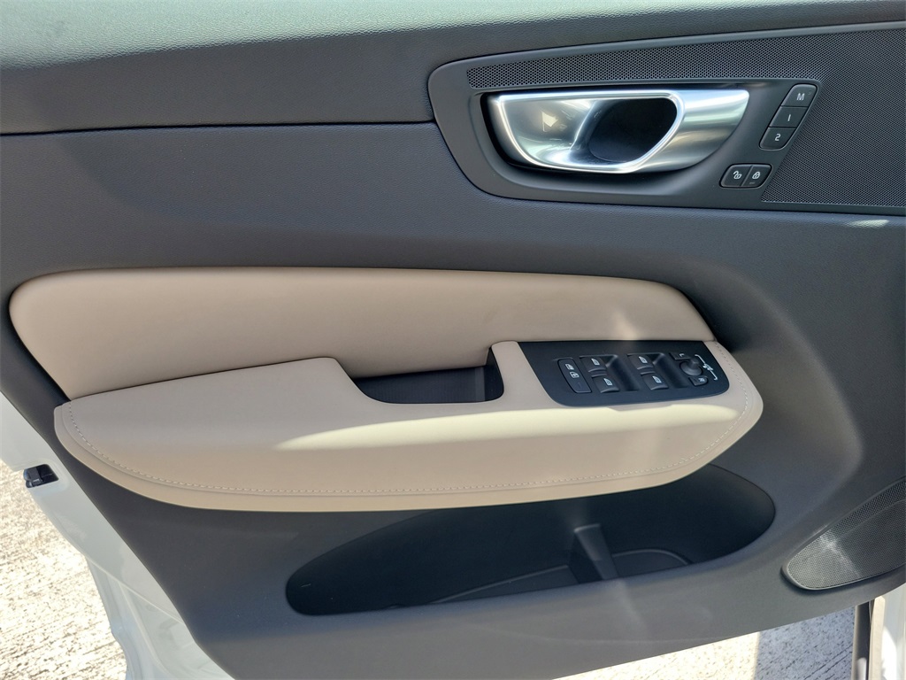 new 2026 Volvo XC60 Plug-In Hybrid car, priced at $65,535