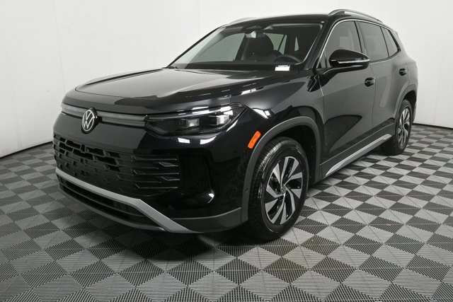 new 2025 Volkswagen Tiguan car, priced at $32,674