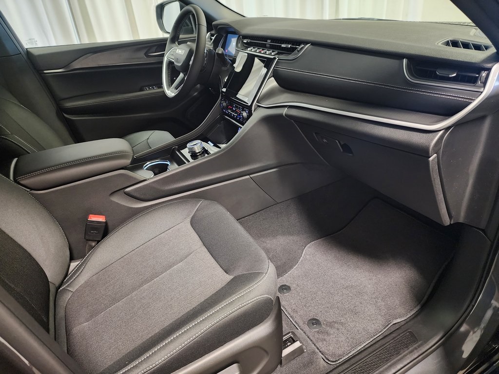 new 2025 Jeep Grand Cherokee L car, priced at $42,929