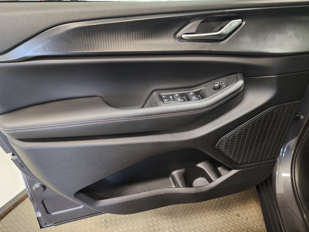new 2025 Jeep Grand Cherokee L car, priced at $42,929