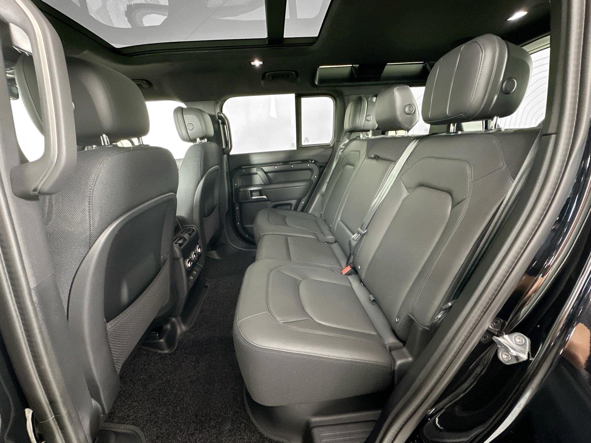 new 2025 Land Rover Defender 110 car, priced at $157,703