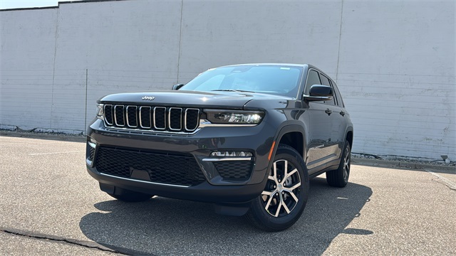 new 2025 Jeep Grand Cherokee car, priced at $45,025
