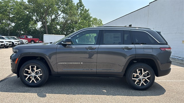 new 2025 Jeep Grand Cherokee car, priced at $45,025