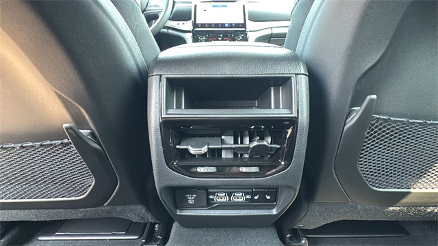 new 2025 Jeep Grand Cherokee car, priced at $45,025