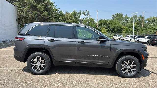 new 2025 Jeep Grand Cherokee car, priced at $45,025