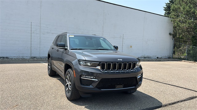 new 2025 Jeep Grand Cherokee car, priced at $45,025