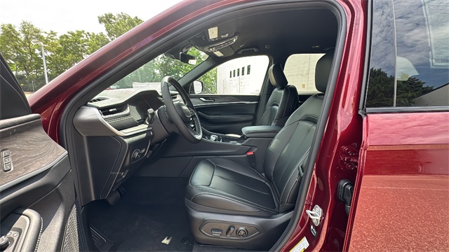 new 2025 Jeep Grand Cherokee car, priced at $48,340