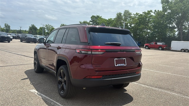 new 2025 Jeep Grand Cherokee car, priced at $48,340
