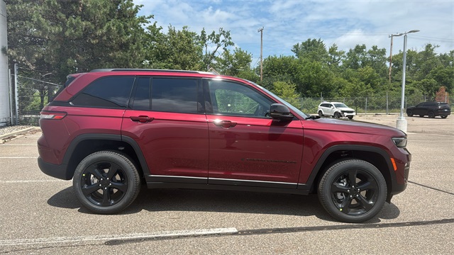 new 2025 Jeep Grand Cherokee car, priced at $48,340