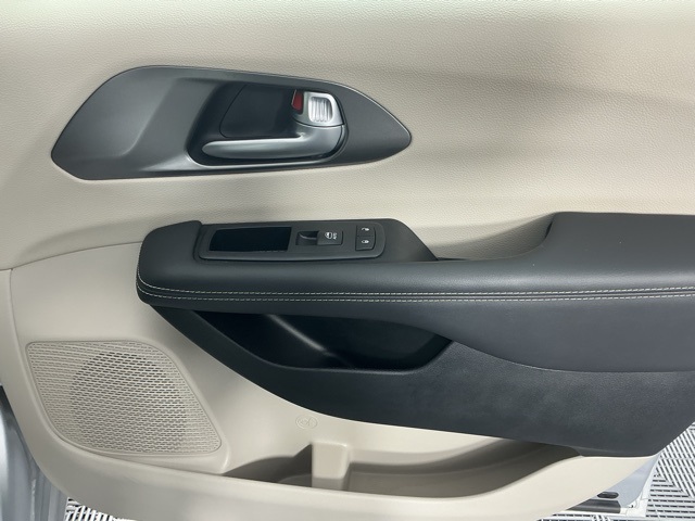 used 2024 Chrysler Pacifica car, priced at $29,474