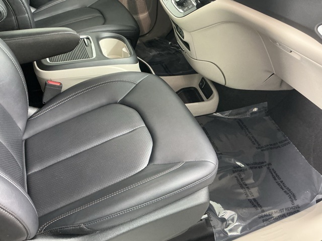 used 2024 Chrysler Pacifica car, priced at $29,474