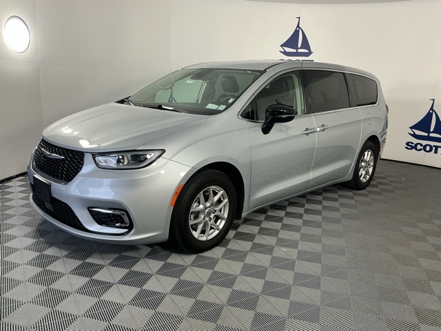 used 2024 Chrysler Pacifica car, priced at $29,474