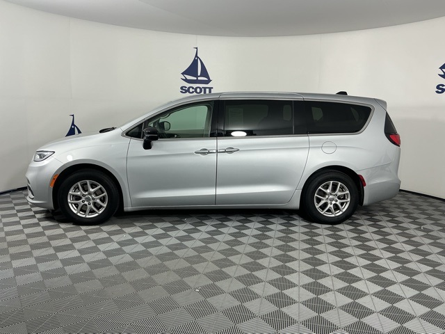 used 2024 Chrysler Pacifica car, priced at $29,474