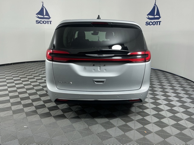 used 2024 Chrysler Pacifica car, priced at $29,474